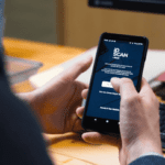 Immagine di uno smartphone che attraverso l'applicazione id Scan permette di leggere documenti d'identità elettronici e passaporti